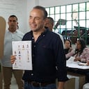 El candidato a la alcaldía de Cali, Alejandro Eder, salió a votar con su familia. Elecciones Regionales 2023 en Cali, Valle del Cauca