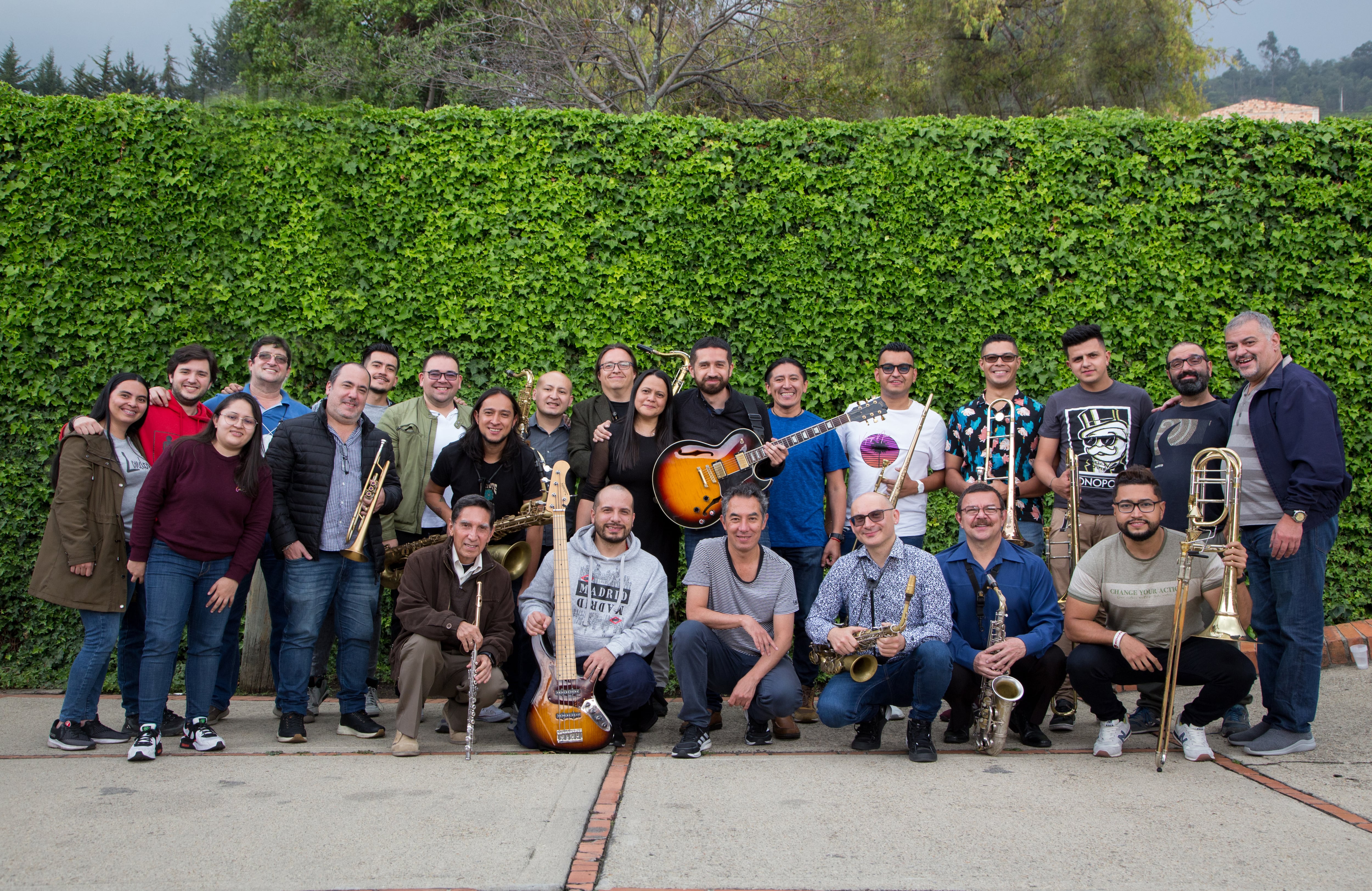 Carrera 5-25. Grupo completo.