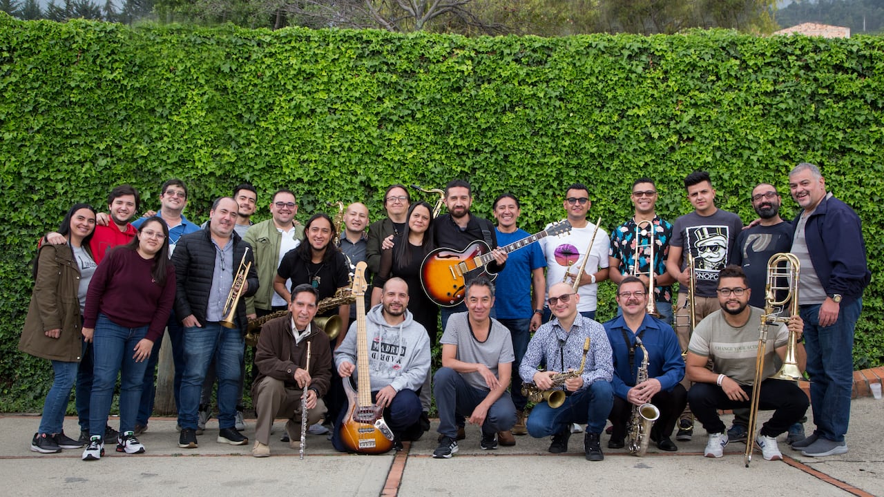 Carrera 5-25. Grupo completo.