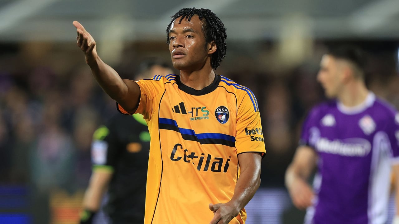 Juan Guillermo Cuadrado con la camiseta de su último equipo: el Pisa de Italia.