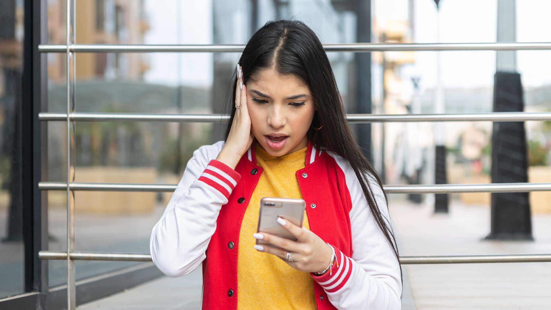 El verdadero significado del sonido de bloqueo en el celular.