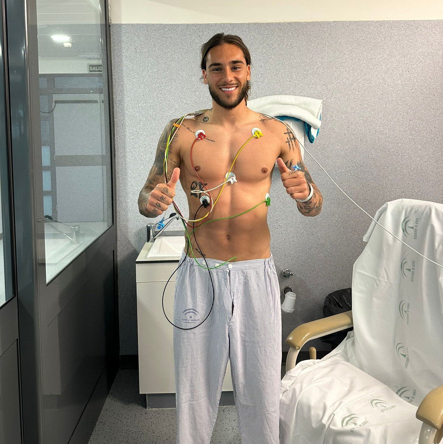 Se indicó que durante el incidente el jugador, intentó volver al campo de juego y no quería abandonar el Nuevo Arcángel en ambulancia, pero los médicos insistieron en su traslado al centro hospitalario.