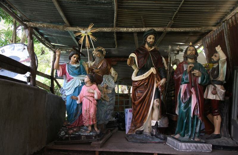 Los santos al igual que los habitantes se encuentran en albergues