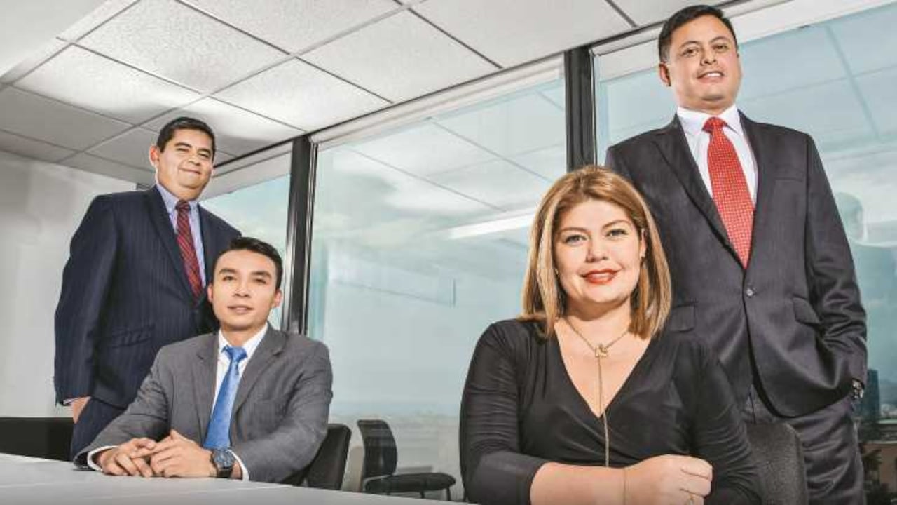 De izquierda a derecha: Víctor Hernández, director BSO Colombia; Leonardo Ramírez, jefe de Contabilidad e Información Financiera; Sharly González, jefe de Contabilidad IFRS, y Jorge Iván Alonso, gerente MFS Transaccional.