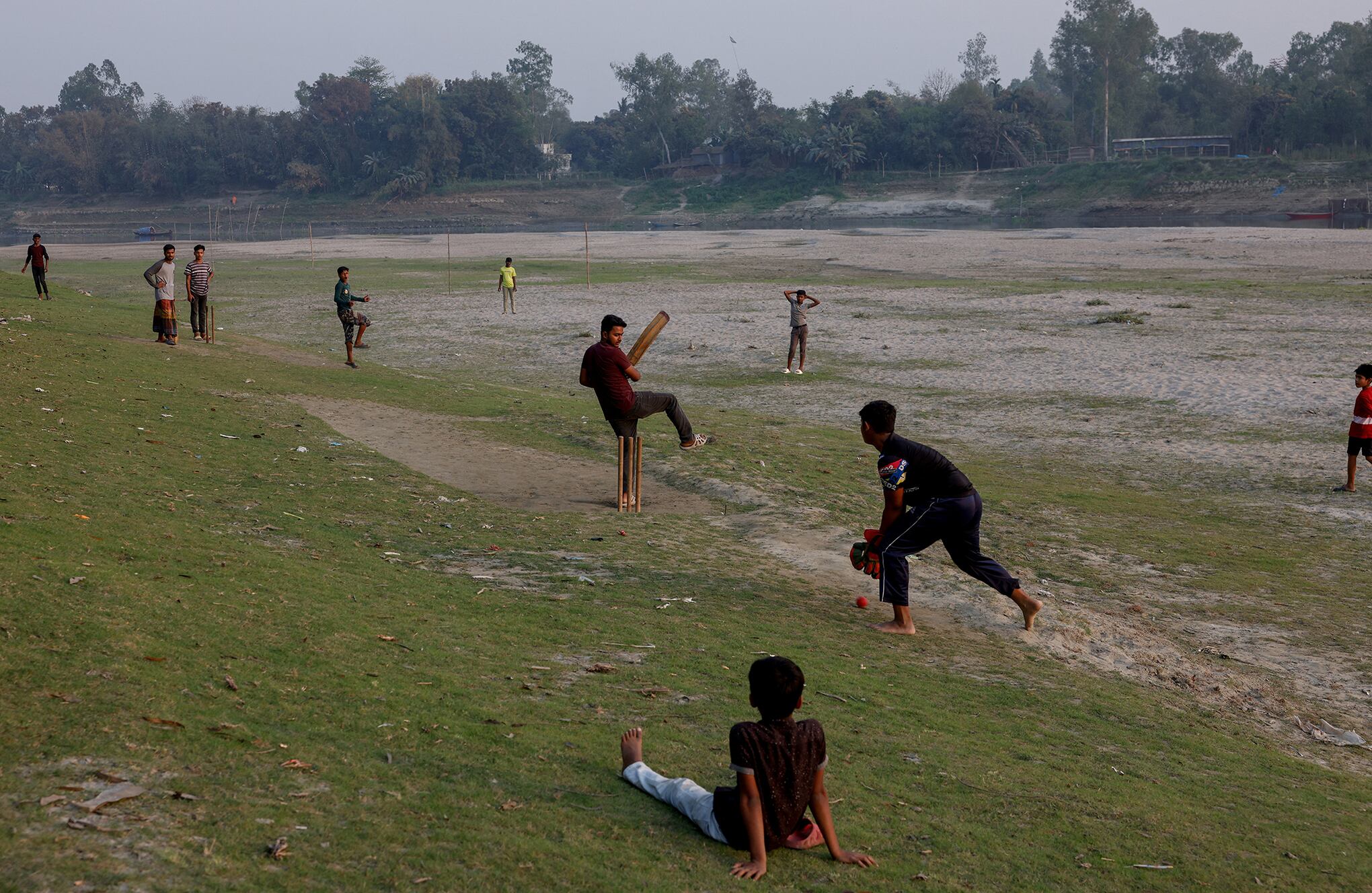 En imágenes : Viviendo a lo largo de un río 'muerto' en Bangladesh