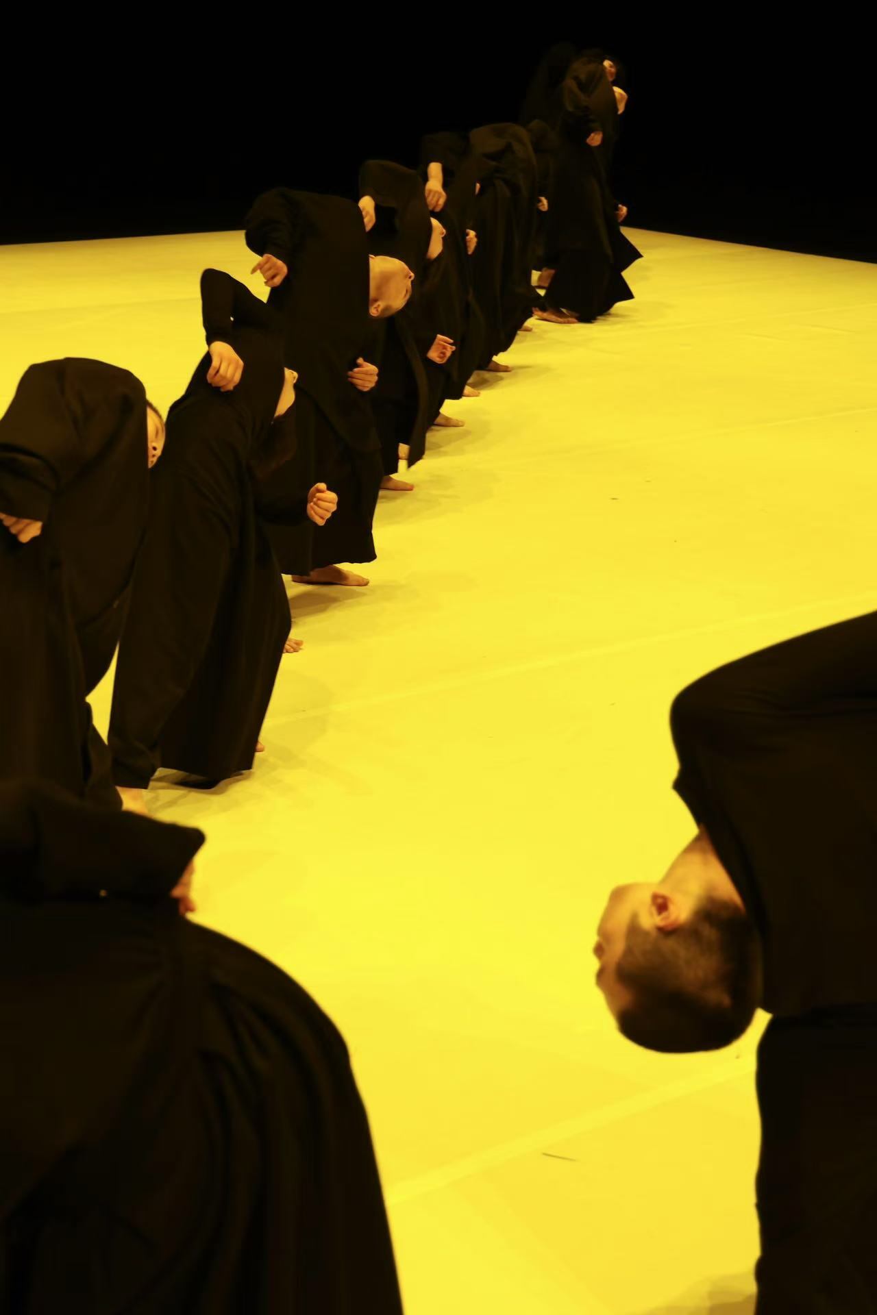 Tao Dance Theater revolucionó la danza contemporánea gracias a la técnica del sistema circular del movimiento, que tiene como eje principal la columna vertebral.