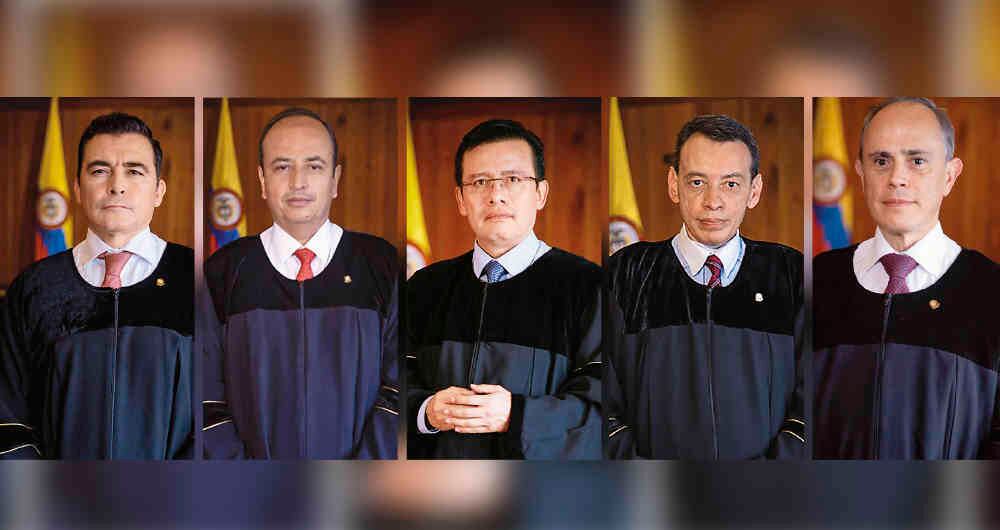 César Reyes, Héctor Alarcón, Misael Rodríguez, Francisco Farfán y Marco Antonio Rueda. En la decisión de 1.554 páginas, los cinco magistrados de la Sala de Instrucción concluyen que hubo un 'modus operandi' para manipular testigos y que el expresidente lo sabía y lo consentía. Corte definirá si Álvaro Uribe sabía lo que hacía su abogado Diego Cadena.