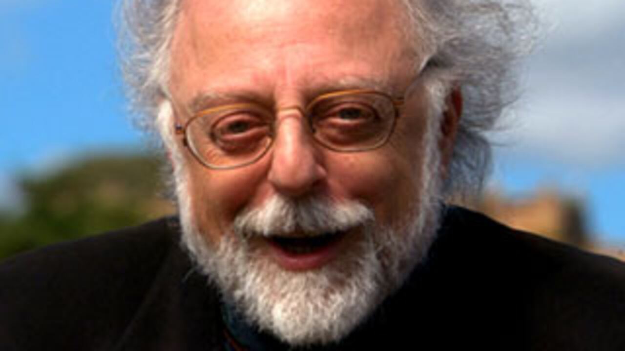 El doctor en física Fred Alan Wolf es uno de los expertos que deslumbran con sus explicaciones durante la película.