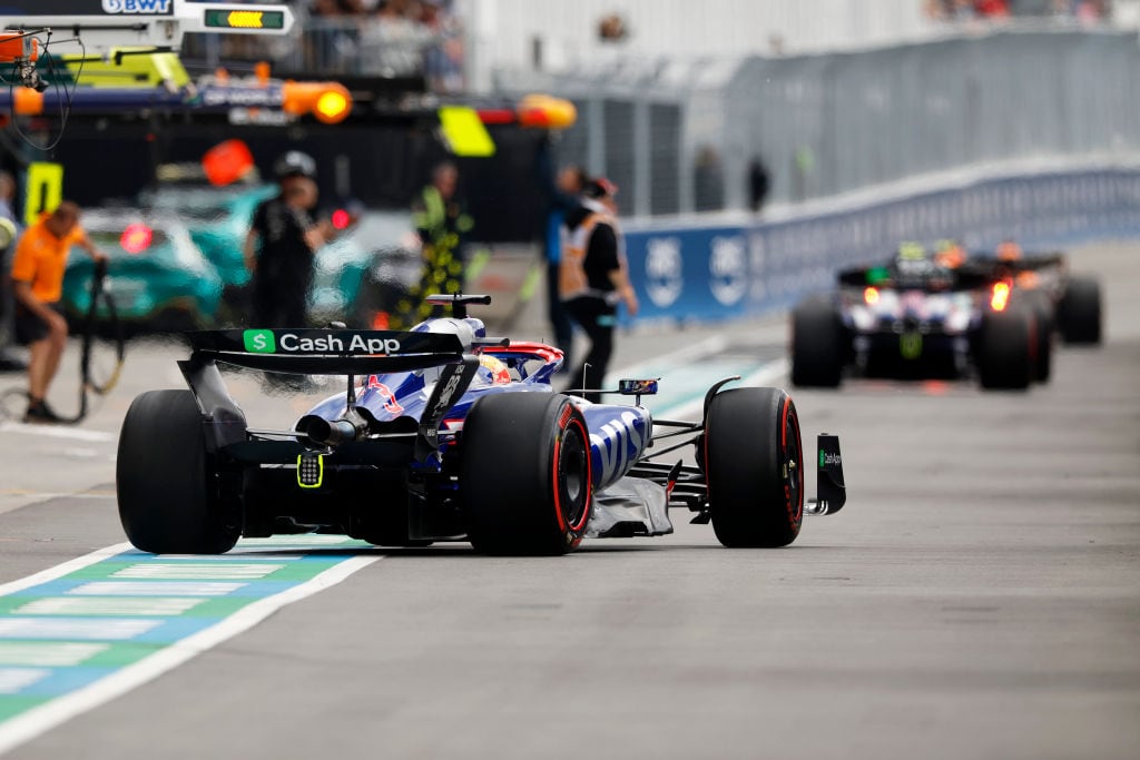 George Russell de Gran Bretaña celebra su pole position en el parque feme durante la clasificación antes del Gran Premio de F1 de Canadá.