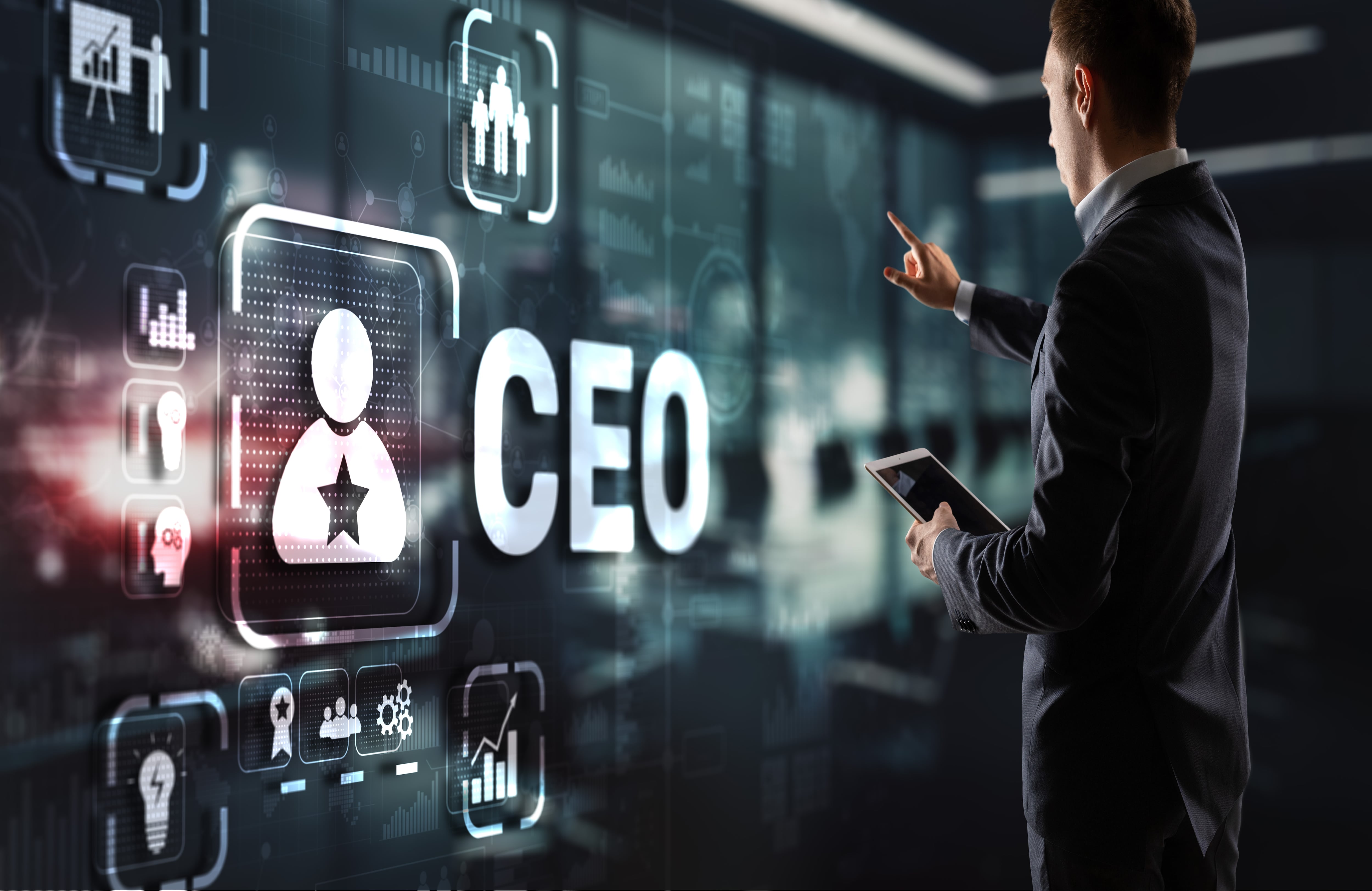 Isaac Castejón, experto en transformación digital, recomienda a los CEOs iniciar con proyectos de IA pequeños y estratégicos.