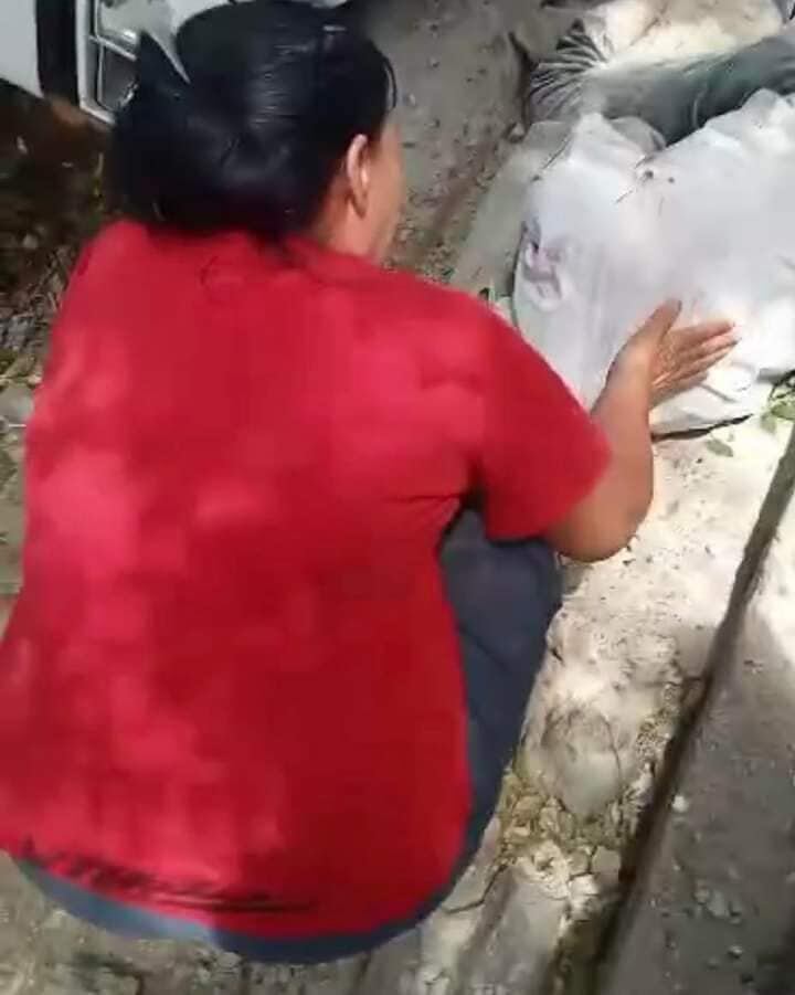 Testigos del accidente le brindaron los primeros auxilios a la víctima.