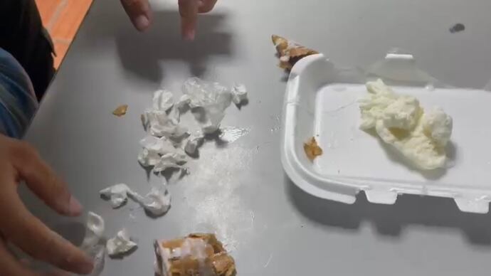 Encuentran base de coca dentro de un cono de helado.