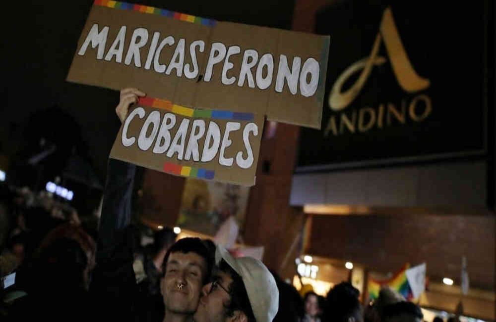 "Maricas pero no cobardes" fue uno de los mensajes que llevaron algunos de los asistentes.