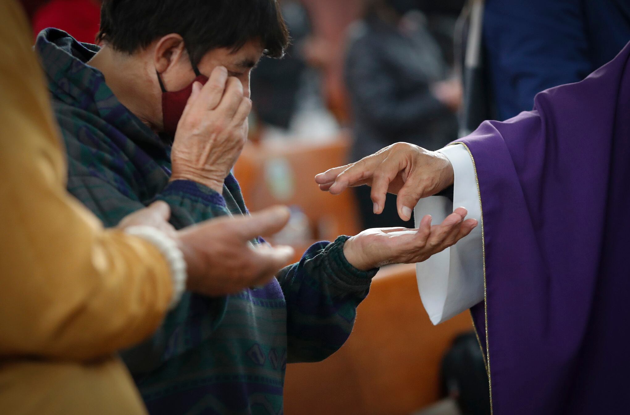 Luego de abierta la iglesia en septiembre, poco a poco comenzaron a reactivarse los sacramentos.
Bogotá marzo 23 del 2021
Foto Guillermo Torres Reina / Semana