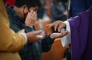 Luego de abierta la iglesia en septiembre, poco a poco comenzaron a reactivarse los sacramentos.
Bogotá marzo 23 del 2021
Foto Guillermo Torres Reina / Semana