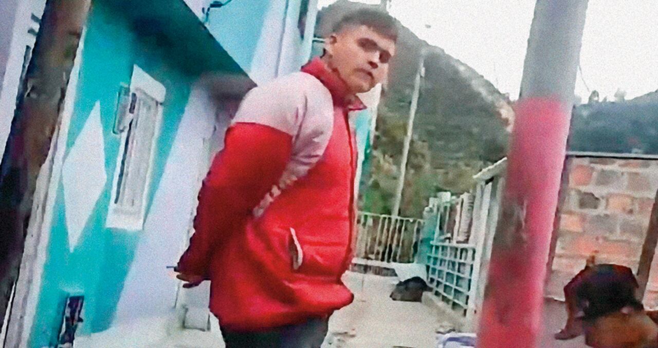 Partes del cuerpo, como orejas, dedos y hasta manos, eran mutiladas a sus víctimas para que sus familiares pagaran. El barrio estaba secuestrado por los criminales.