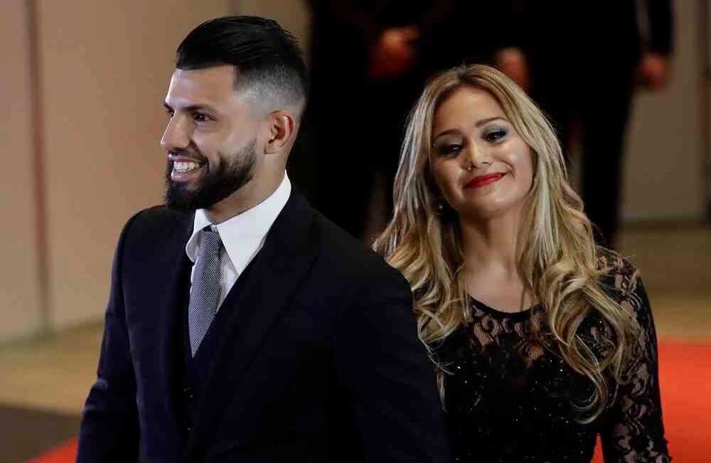 Sergio "El Kun" Aguero junto con su pareja Karina Tejeda. Foto: AP