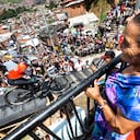 El 4 de marzo, la Comuna 13 de Medellín vivió Red Bull Cerro Abajo Medellín 2023, una de las competencias más importantes de downhill urbano de Suramérica y el mundo. Evento deportivo lleno de color, emoción, adrenalina y cultura.