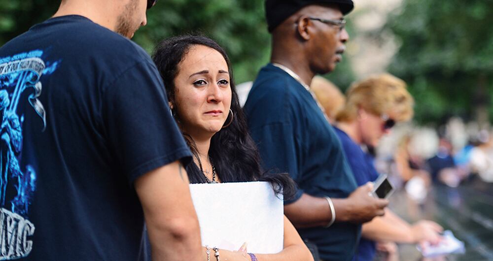 Son cientas las personas que perdieron a sus padres durante los atentados del 11 de septiembre de 2001, muchos de estos se reúnen cada año para conmemorar sus vidas. Foto: Getty