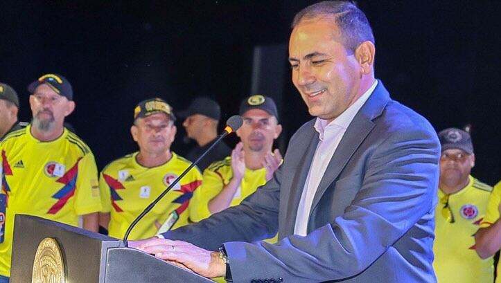 El general (r) Juvenal Díaz se dirige a los santandereanos luego de su triunfo en las elecciones regionales.