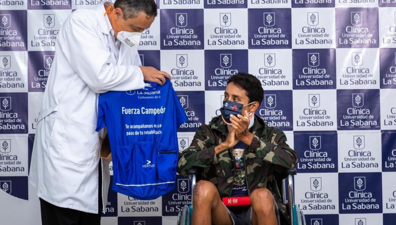 El ciclista colombiano superó satisfactoriamente las múltiples cirugías luego de su accidente.