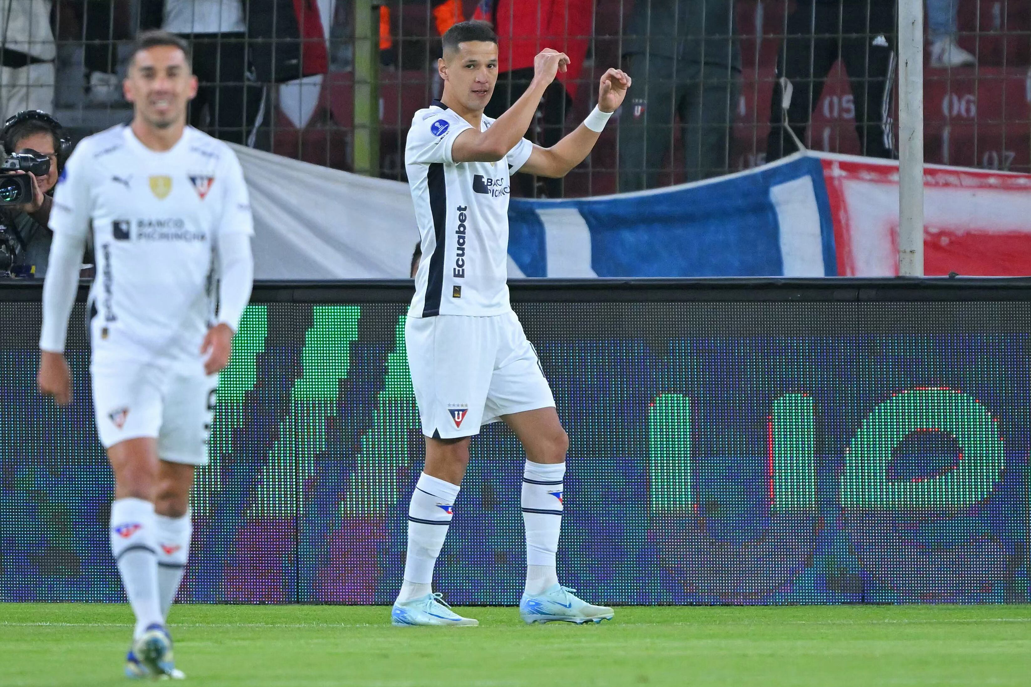 Liga Deportiva Universitaria de Quito vs Lanús - partido de ida octavos de final - Copa Sudamericana.