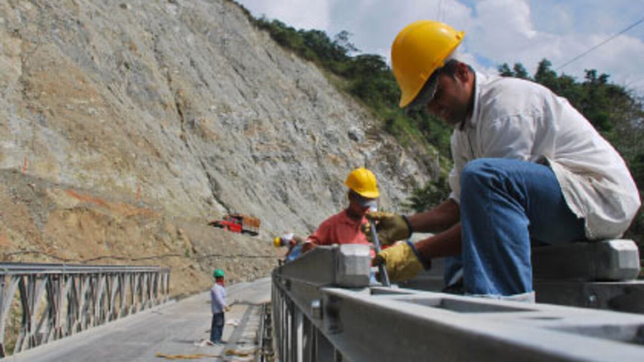 Una de las principales presiones de gasto para los próximos años es la construcción de vías. Según el Ministerio de Transporte, se necesitan 10 billones de pesos para grandes proyectos