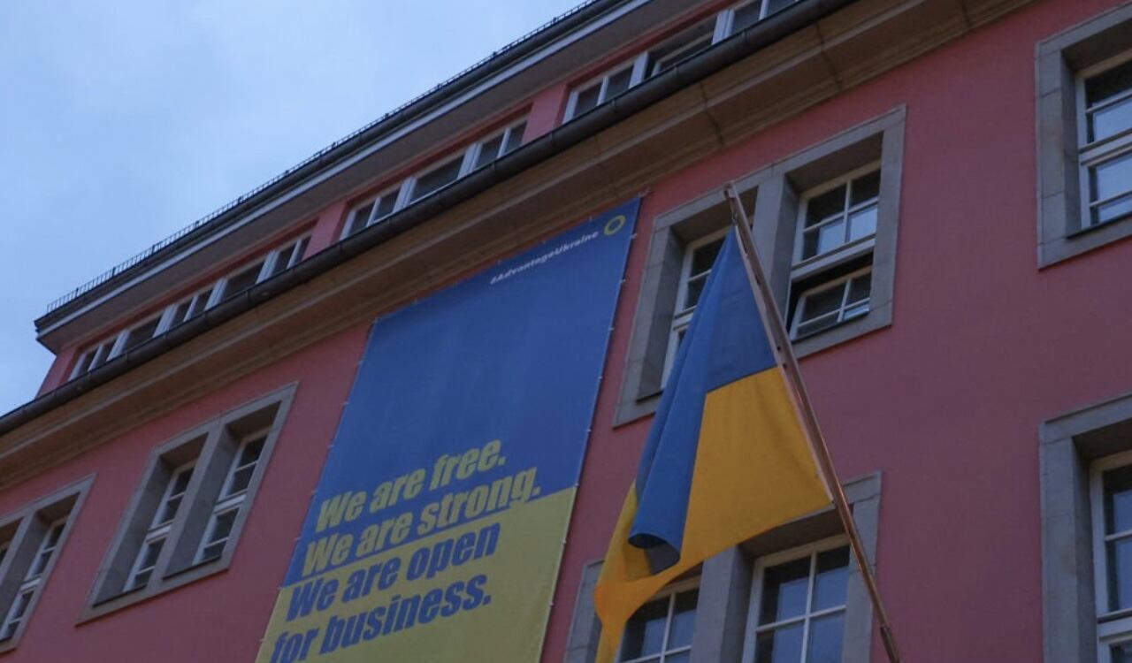 El gobierno chino dijo que las embajadas en su país no pueden ondear la bandera de Ucrania (foto de referencia)