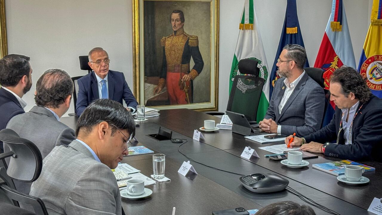 Alcaldes se reunieron con el ministro de Defensa.