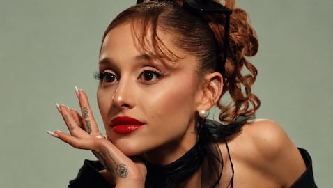 El estreno de su nuevo álbum Petal superó las dos millones de visualizaciones en su primer fin de semana en YouTube.