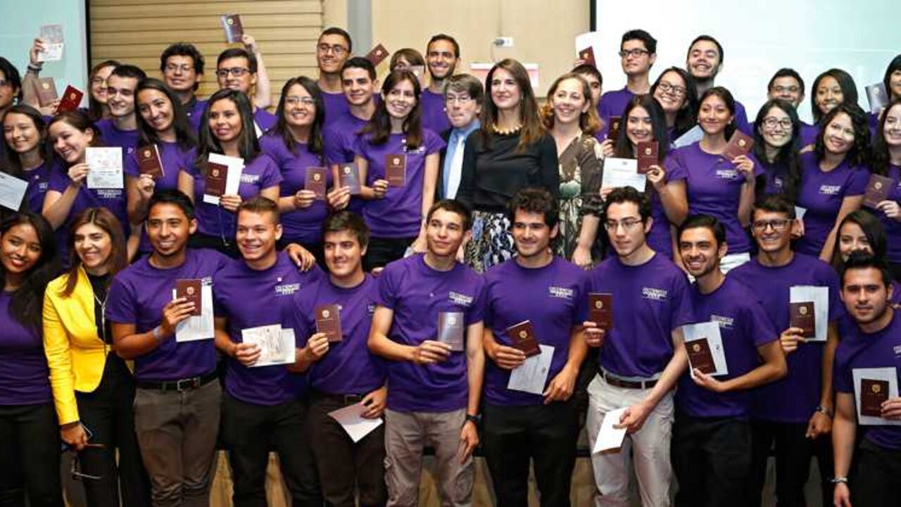 Ellos son los son los primeros beneficiarios de un programa que busca financiar las estadías en el exterior de seis mil estudiantes Colombianos.