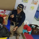 La menor fue encontrada por personal del aeropuerto.