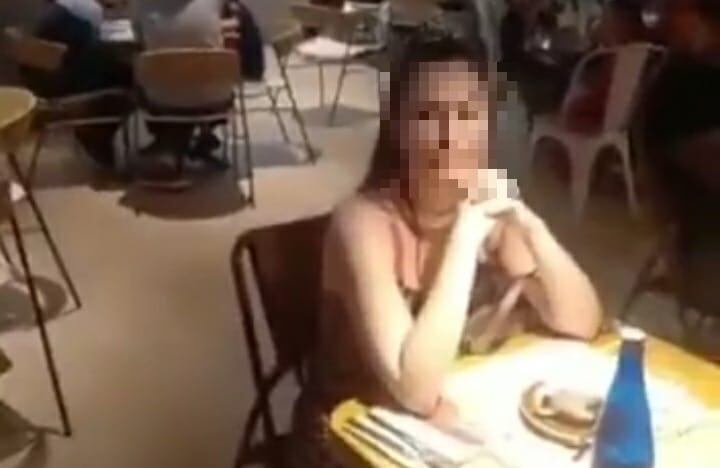 Una mujer, al  parecer, no le quiso pagar la carrera a un taxista en Medellín.