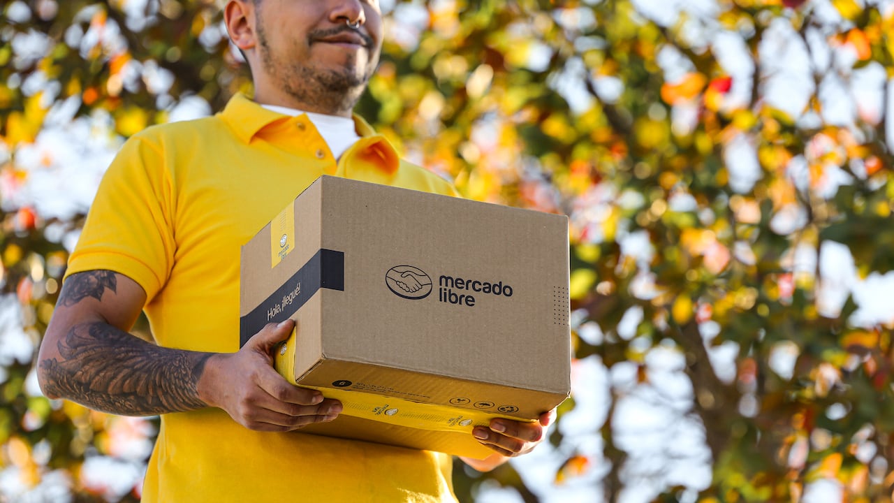 Arturo Calle, Tennis, Alquería, Lili Pink, Milagros, Mercedes Campuzano, Spring Step y Fruco, son algunas de las marcas que ahora tienen tienda oficial dentro de la plataforma.
