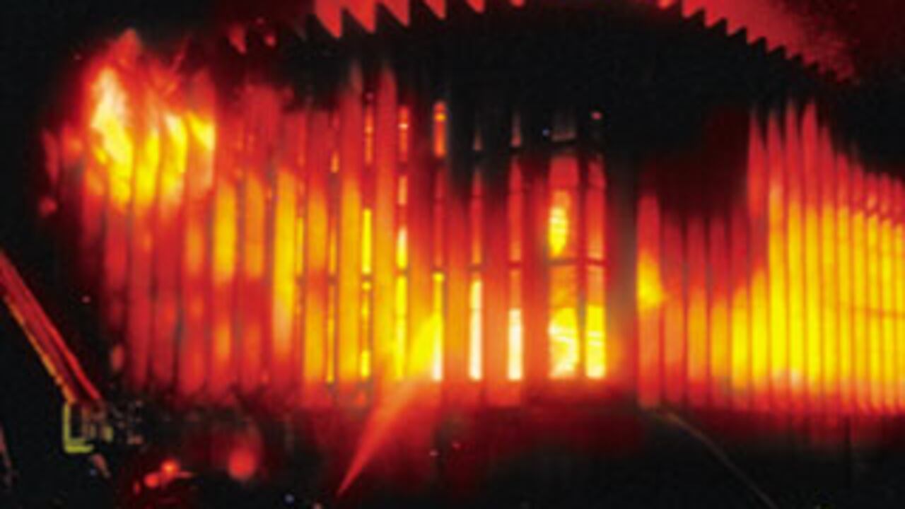 La toma al Palacio de Justicia es uno de los hechos más sangrientos y dolorosos de la historia reciente de Colombia. Pese a que ocurrió hace 22 años la justicia no ha podido establecer responsabilidades y quedan muchas preguntas sobre lo que realmente ocurrió mientras el edificio estaba en llamas.