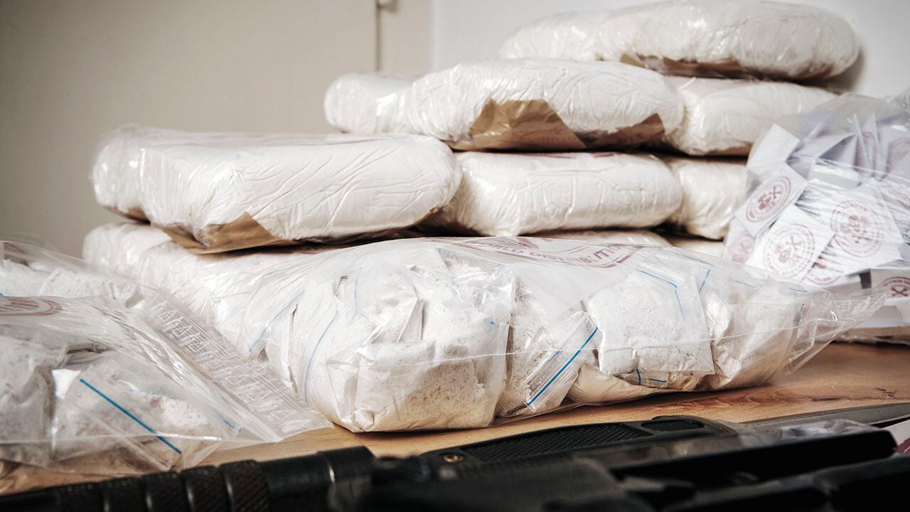 Además de la alianza con militares colombianos, el trueque de cocaína por armas mostró que los enlaces en Maicao compraban fusiles a las Fuerzas Militares de Venezuela.