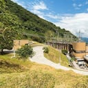 La Central Hidroeléctrica El Guavio es la más grande de Colombia.