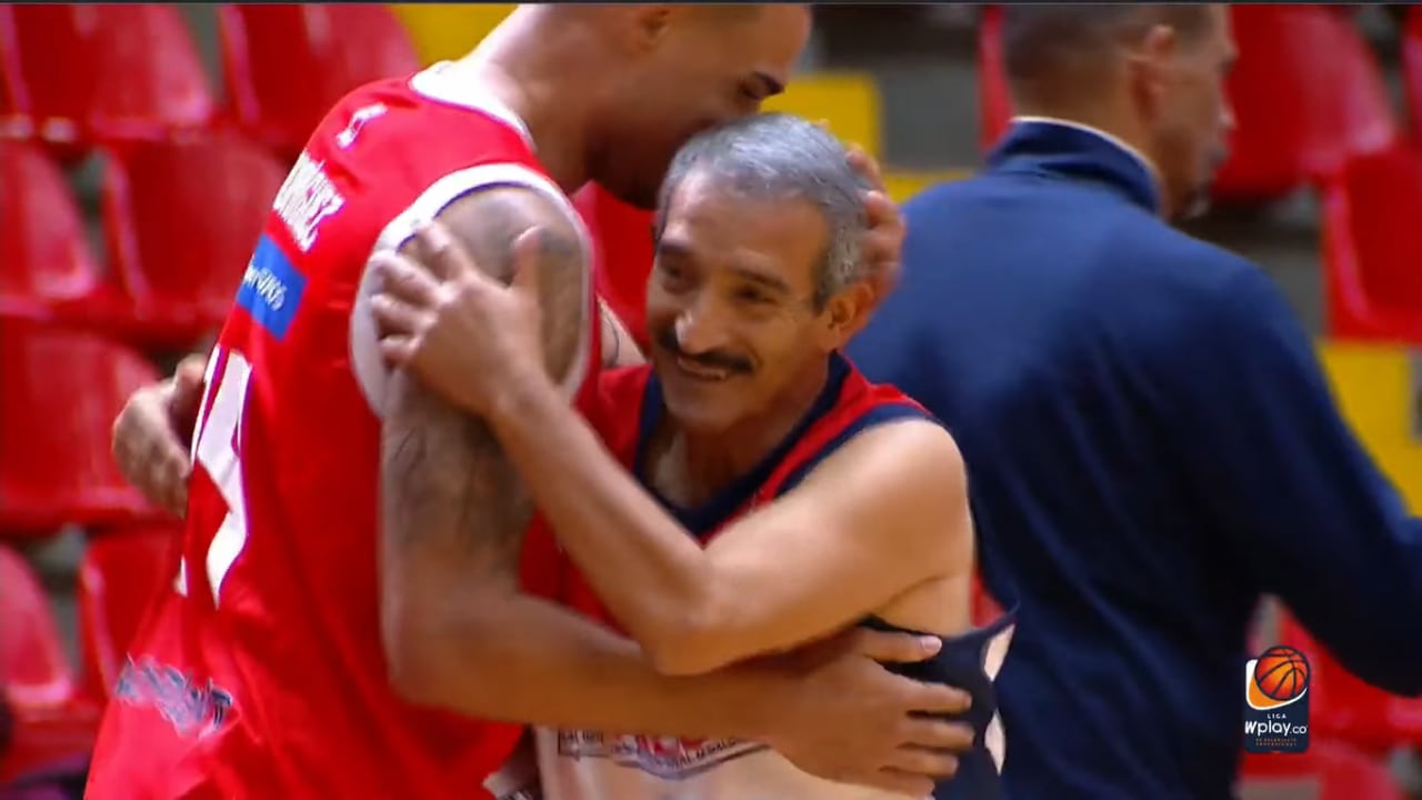 Octavio Carrillo en el partido entre Cóndores y Titanes por la Liga Profesional de Baloncesto.