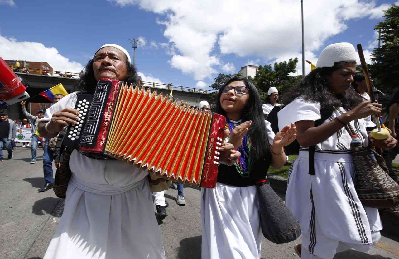 Entre sus reclamos se encuentra el respeto por sus territorios y la implementación de los acuerdos de paz. Fotos: Guillermo Torres y León Darío Peláez