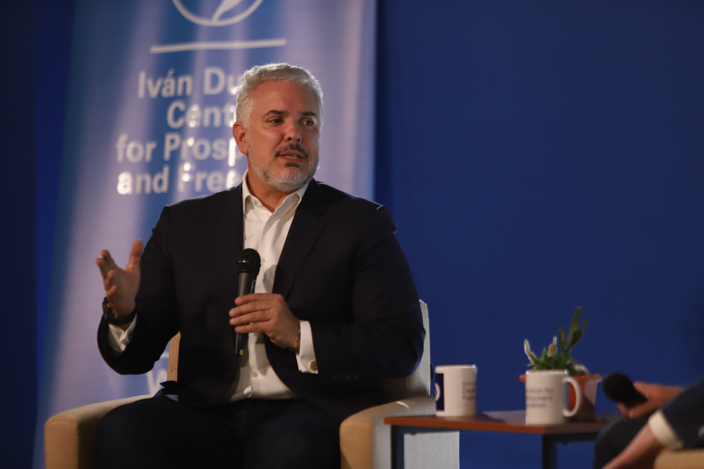 Expresidente Iván Duque Márquez en conversación con el editor en jefe de Americas Quarterly, Brian Winter.