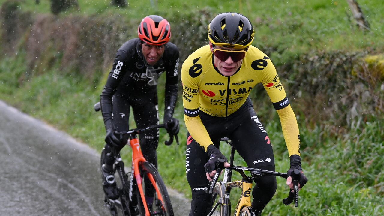 Egan Bernal en un mano a mano con Jonas Vingegaard