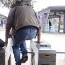 Los colados pagarán una multa de $196.724 y participar de manera inmediata en un programa comunitario o actividad pedagógica de convivencia hasta por 6 horas