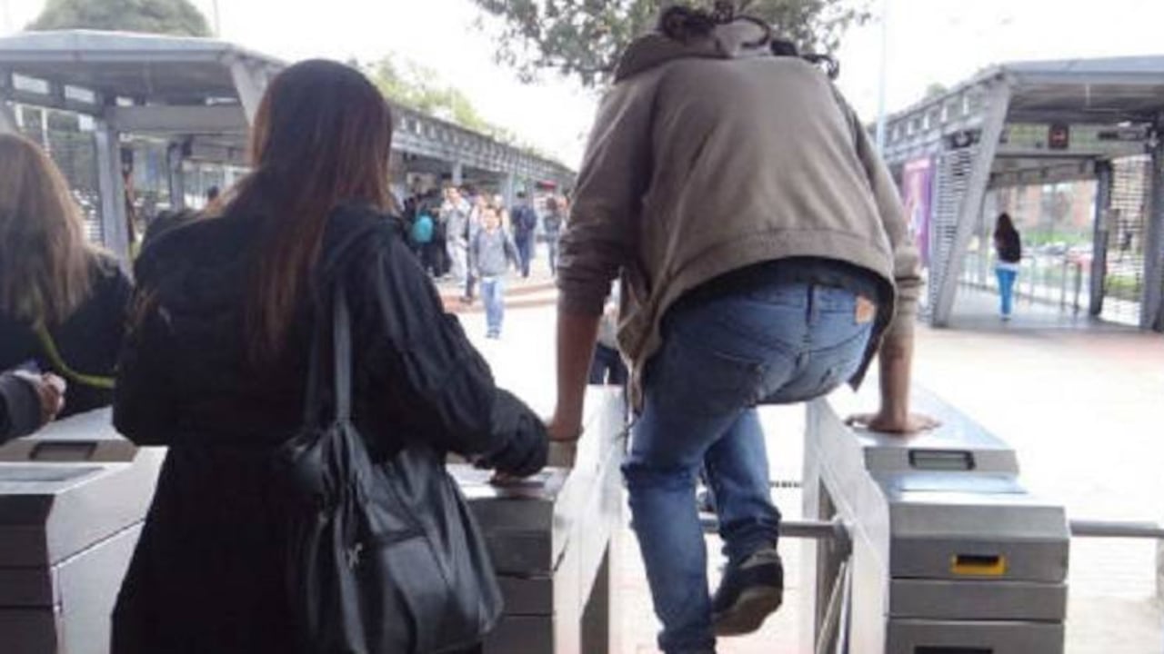 Las medidas buscan mitigar que la gente se siga colando en el sistema.