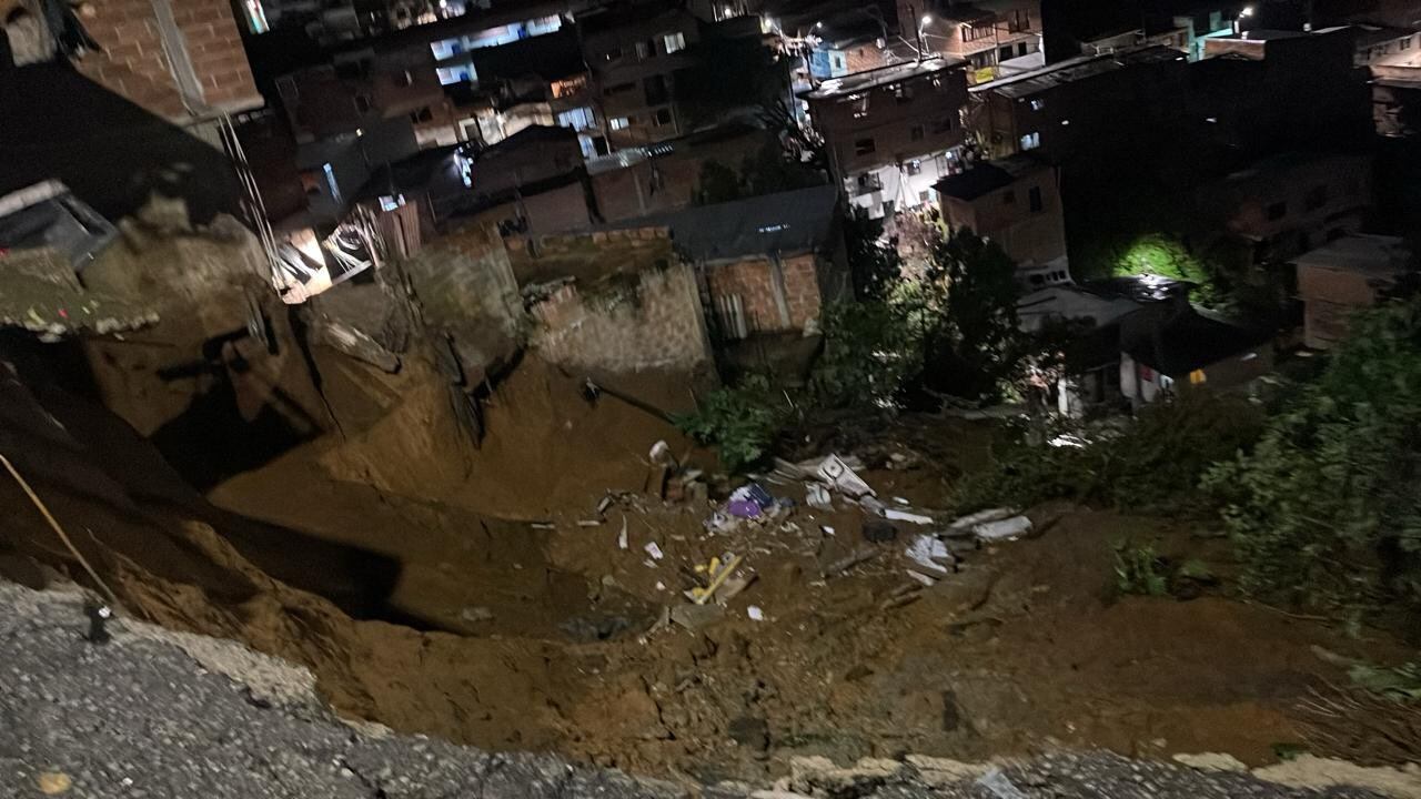 Villatina, en el oriente de Medellín, en alerta por deslizamiento.