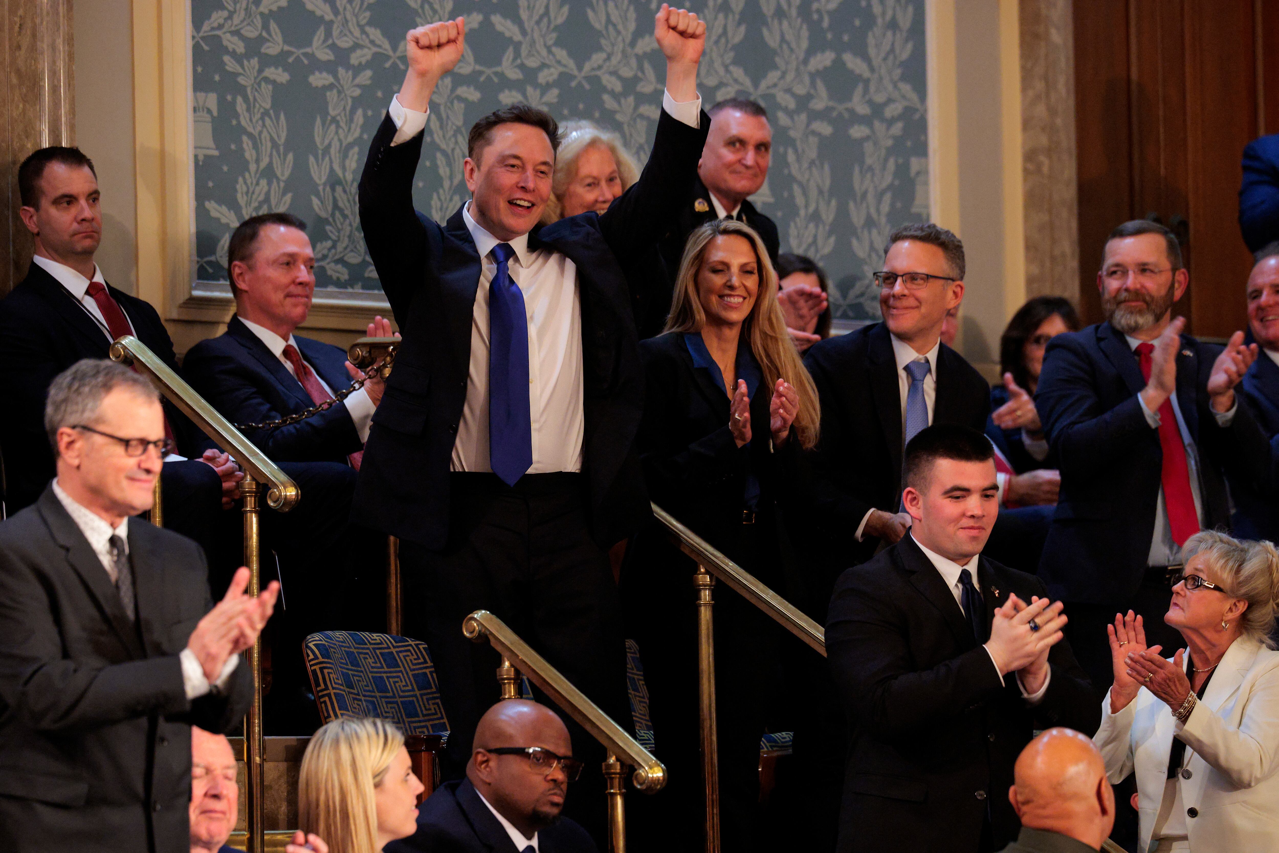 Donald Trump elogió a Musk, ya que pidió que todos los congresistas lo aplaudieran de pie porque está “trabajando muy duro”.