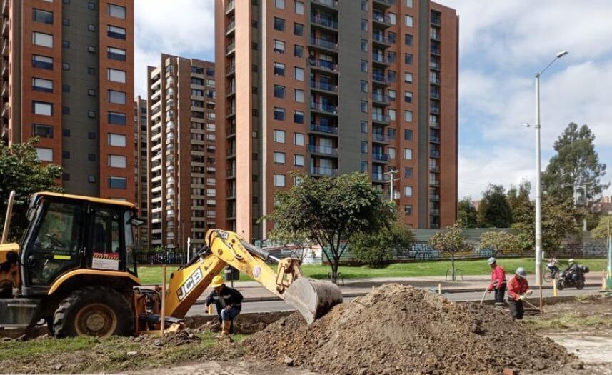 Obra en la calzada norte, en la avenida La Sirena, en Bogotá.