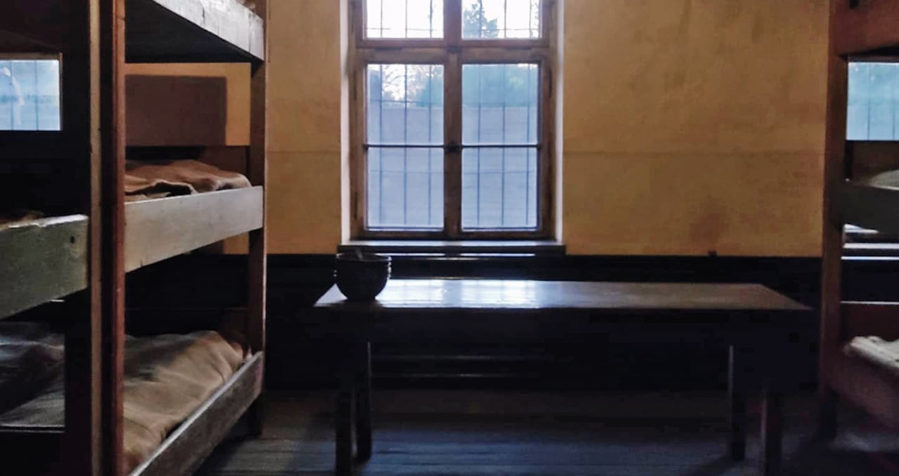 Los pocos colombianos que tienen tiempo libre en Polonia visitan Auschwitz.