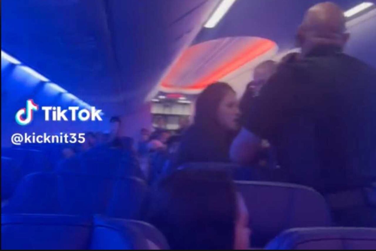 Avión Nueva Orleáns. Captura de pantalla TikTok kicknit35.