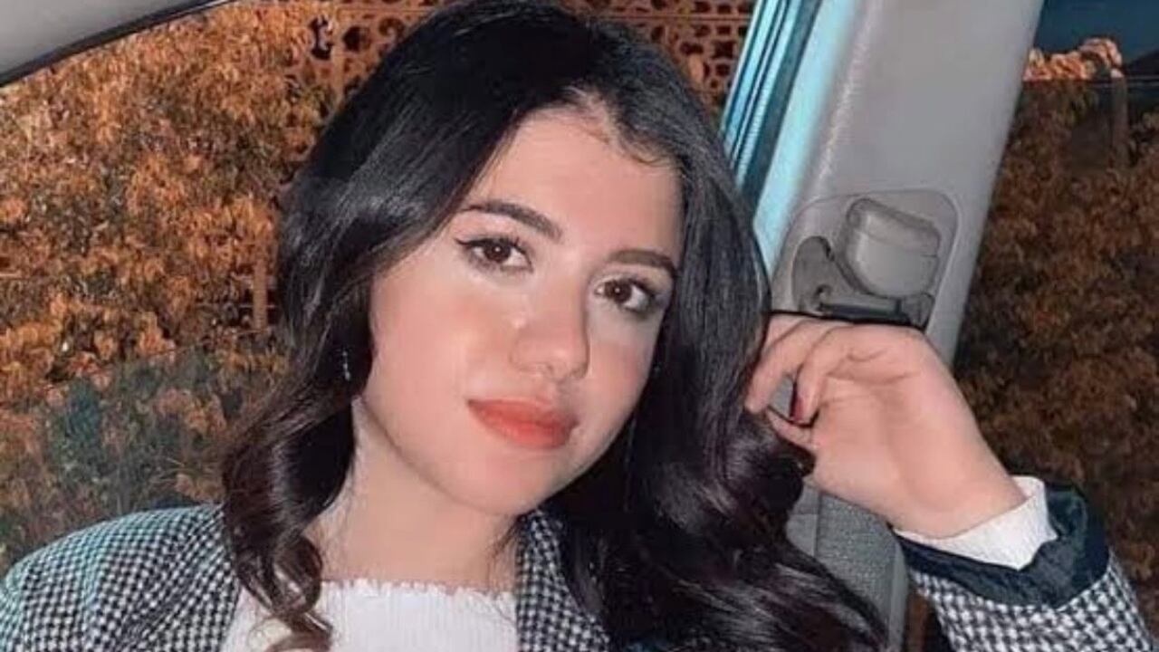 El hecho se presentó frente a una universidad, ubicada en la provincia de Al Mansura, en el delta del Nilo, cuando Nayera Ashraf de 20 años, fue brutalmente apuñalada.