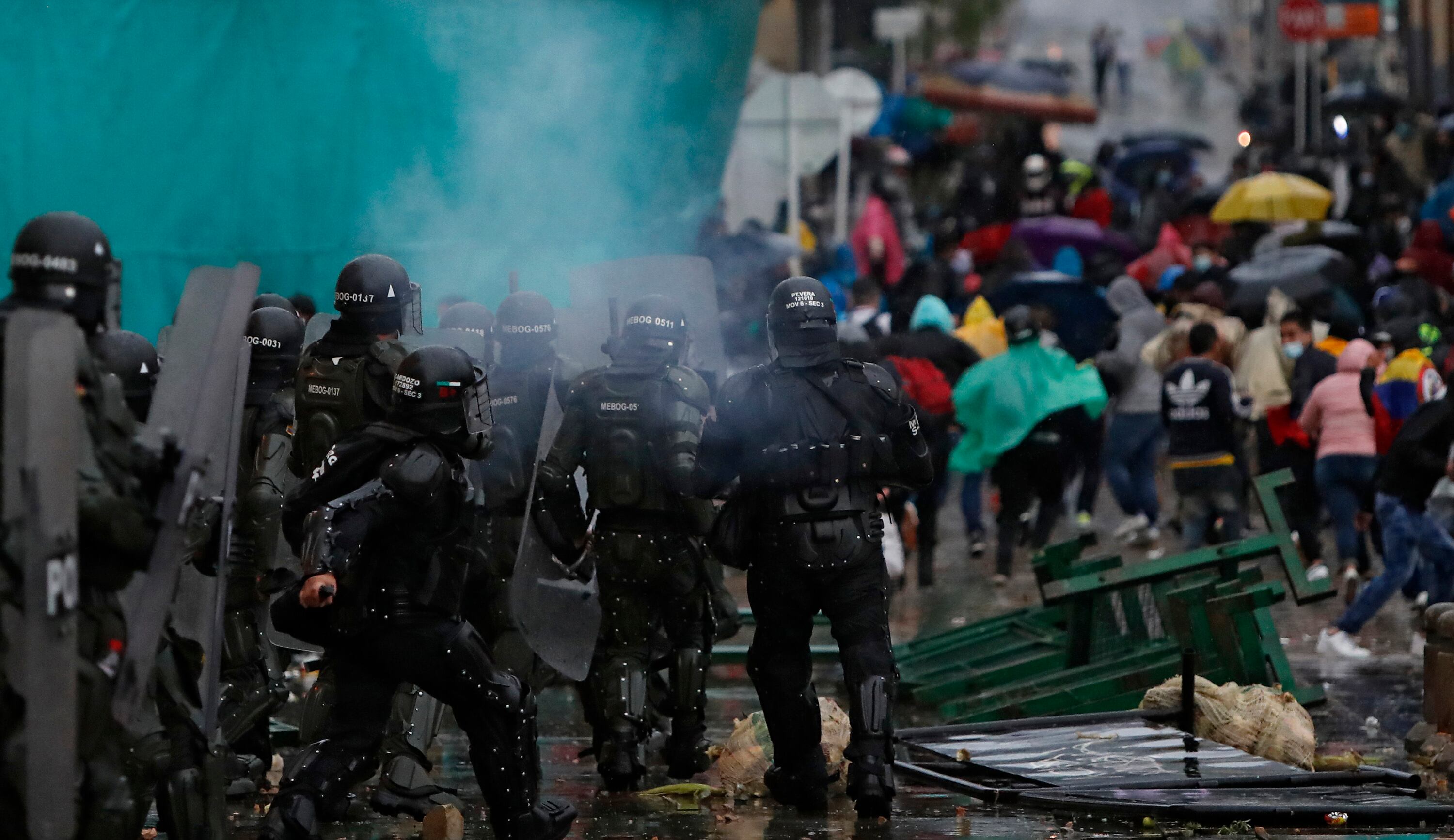 Paro Nacional en contra de la Reforma Tributaria
enfrentamiento entre Policia Esmad gases aturdidoras
Bogota abril 29 del 2021
Foto Guillermo Torres Reina / Semana
